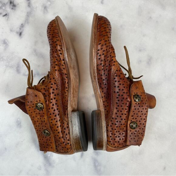 Patricia Nash Sabrina Cognac Perforated Leather Lace Up Ankle Booties Sz 7.5 - Picture 7 of 11